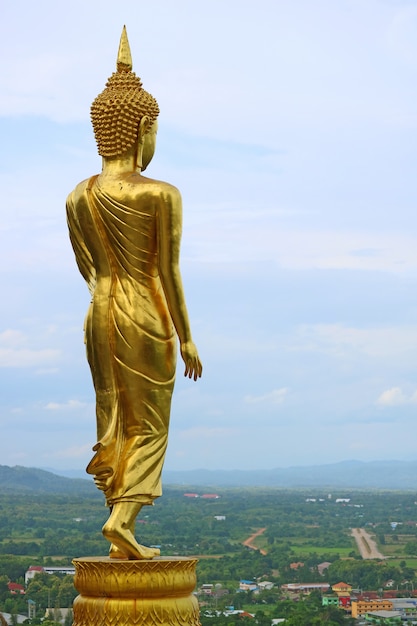 Dziewięć metrów wysokości złoty Budda