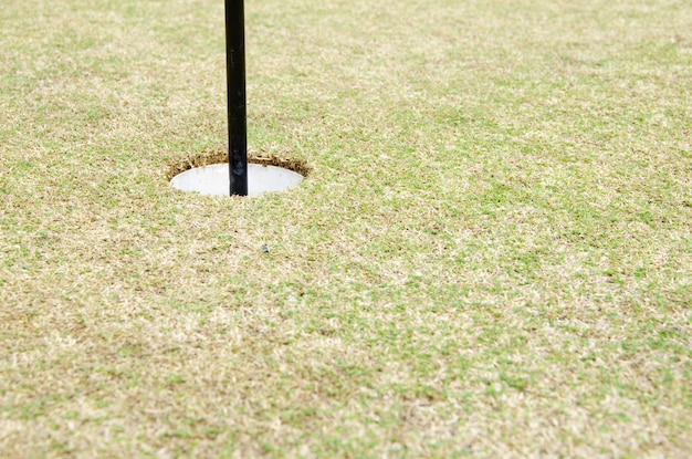 Dziura na polu golfowym