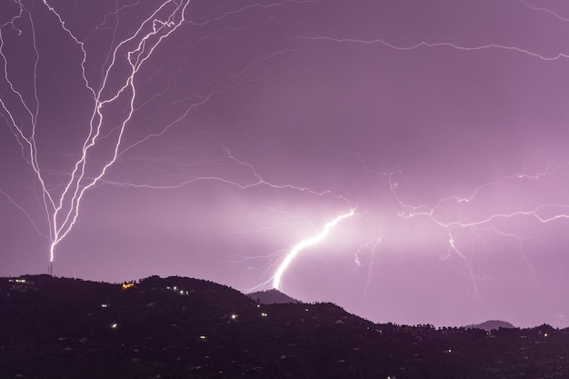 Dzwoniąca natura - dotyk na wieży telefonicznej - fotografowanie burzy - kwietnia 2020