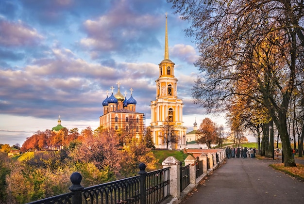 Dzwonnica i Katedra Wniebowzięcia Ryazan Kreml Ryazan