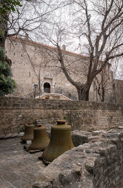 Dzwony Bazyliki na Starym Mieście w Budvie Czarnogóra