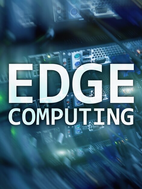 EDGE computing internet i nowoczesna koncepcja technologii na tle nowoczesnej serwerowni