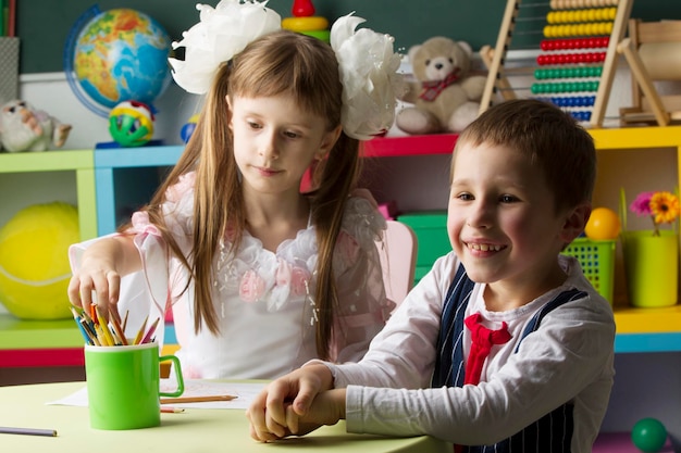 Edukacja Przedszkolna Dzieci Rysują Dzieci Ze Szkół Podstawowych Absolwenci Przedszkola