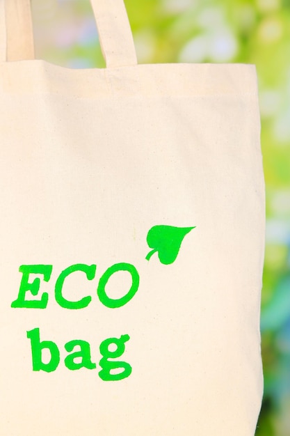 Zdjęcie ekologiczna torba na tle przyrody