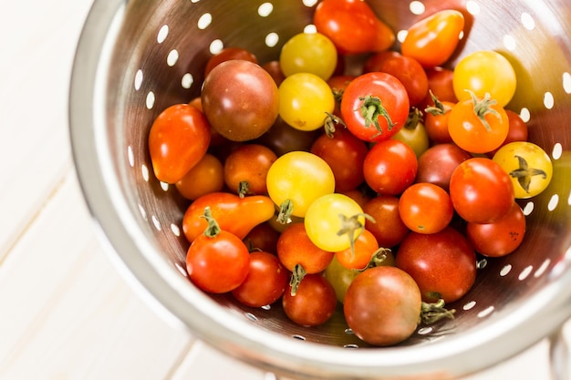 Ekologiczne pomidory rodzinne z przydomowego gospodarstwa.