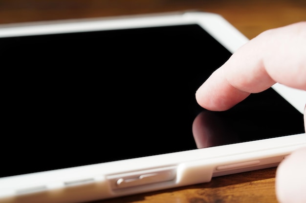 Ekran dotykowy palca tabletu lub komputera