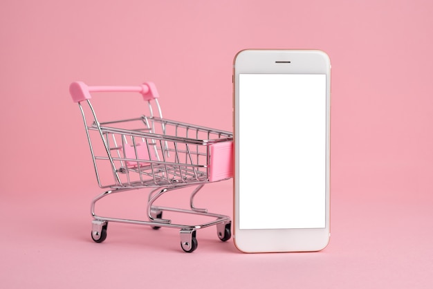 Ekran telefonu komórkowego w modelu koszyka, dostawa i zakupy online