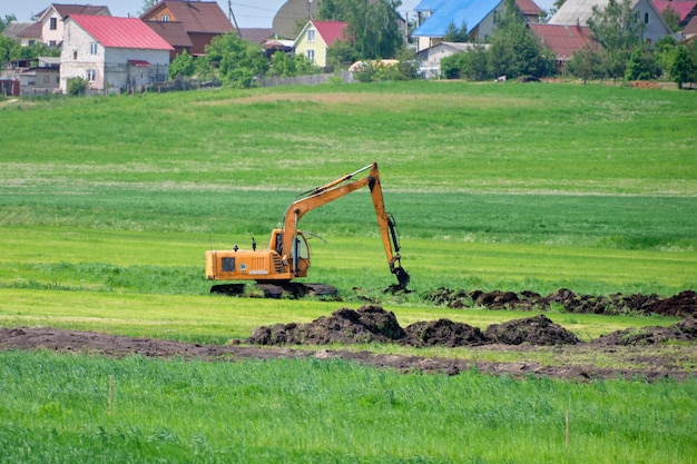 Ekskavator Kopa Ziemię W Oddali