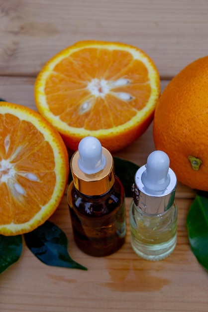 Ekstrakt eteryczny oleju pomarańczowego w małej butelce
