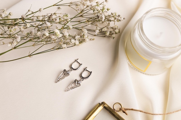 Elegancki zestaw biżuterii ze srebrnych kolczyków z biżuterią w stylu minimalistycznym ręcznie robiona biżuteria con