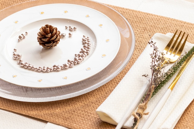 Zdjęcie elegancki zestaw stołowy na świąteczny obiad