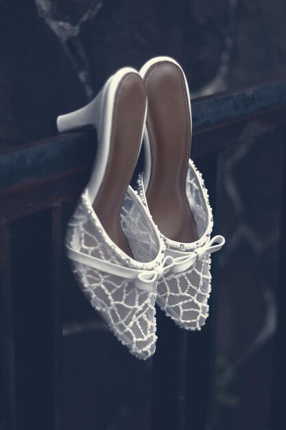 Zdjęcie eleganckie białe buty ślubne