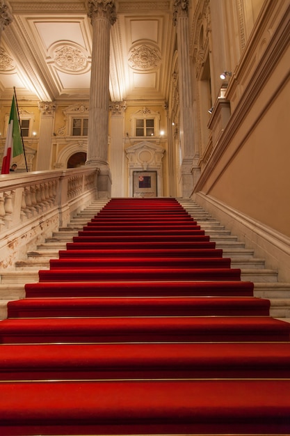 Eleganckie Wejście W Starym Włoskim Pałacu.