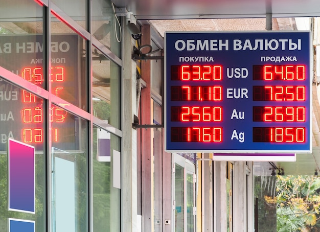 Elektroniczna Tablica Z Kursem Wymiany Euro I Dolara Na Rosyjski Rubel