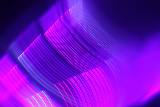 Elektrony w źródle światła przyspieszają.