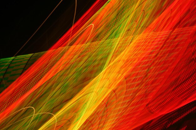 Elektrony w źródle światła zyskują dodatkową energię