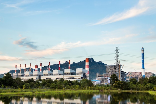 Zdjęcie elektrownia węglowa mae moh w lampang w tajlandii