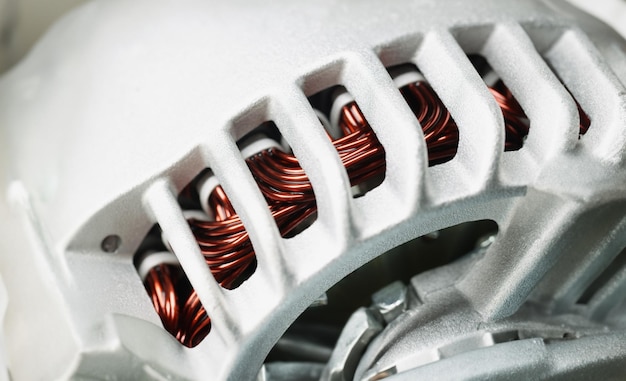 Elektryczny silnik indukcyjny ze zwinięciem cewki statora w ramach naprawy szczegółów armatury