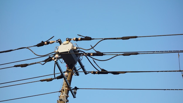 Elektryczny Słup W Japonia Z Niebieskiego Nieba Tłem