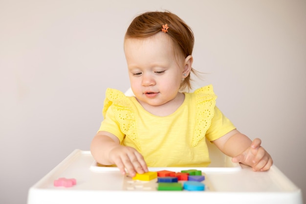 Emocjonalne słodkie dziecko bawi się nauka i rozwój niemowląt Drewniane ekologiczne zabawki edukacyjne System Montessori