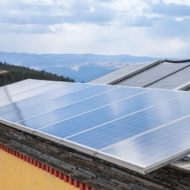 Energia słoneczna na dachu na płaskowyżu tybetańskim