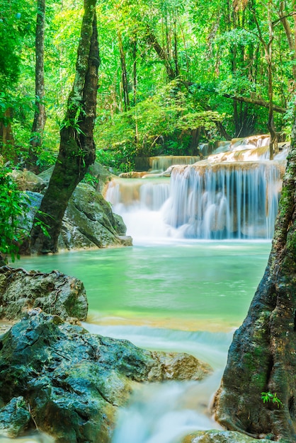 Erawan Waterfall, Erawan National Park w Kanchanaburi w Tajlandii