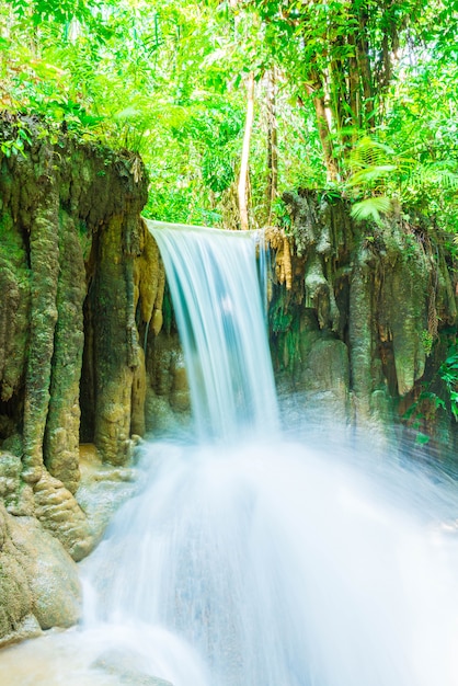 Erawan Waterfall, Erawan National Park w Kanchanaburi w Tajlandii