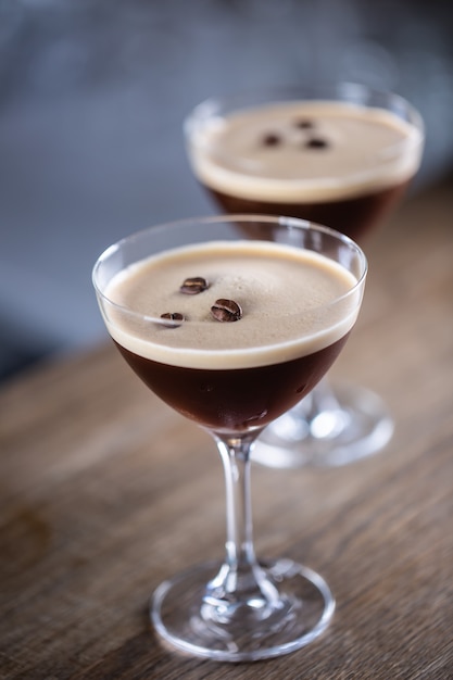 Espresso Martini Vodka Short Drink Jako Koktajl Kawowy Zawierający Likier Kawowy I Syrop Waniliowy.