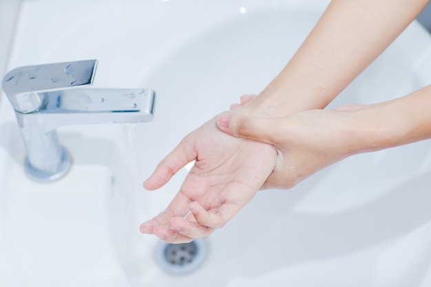 Zdjęcie etapy instrukcji mycia rąk są zgodne z międzynarodowymi standardami
