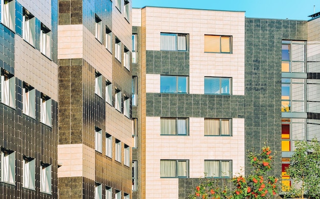 EU Windows nowoczesnego budynku mieszkalnego, Wilno. Stonowane