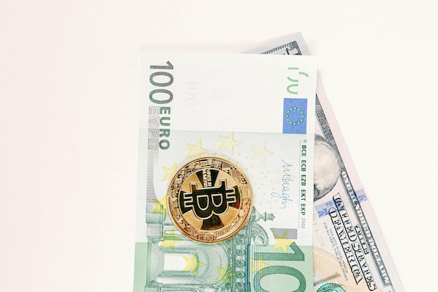 Euro, dolary amerykańskie i bitcoin