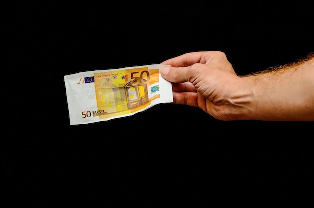Europejska waluta banknotów euro i prawa ręka
