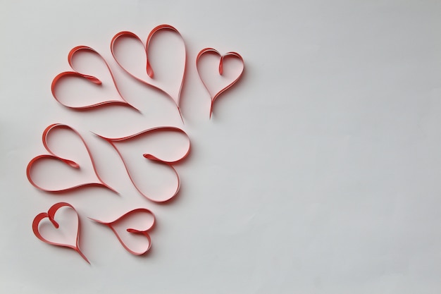 Zdjęcie faborki kształtujący jako serca valentines dnia pojęcie.