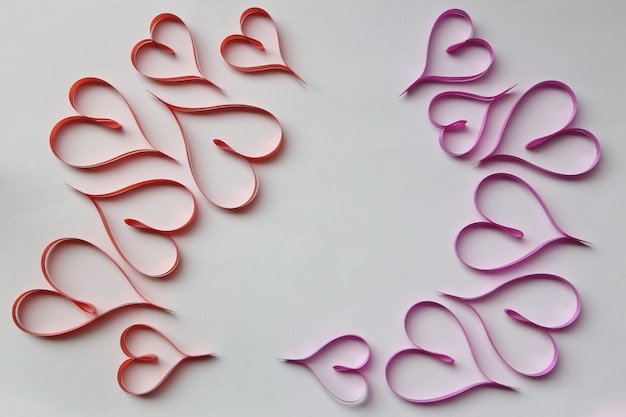 Zdjęcie faborki kształtujący jako serca valentines dzień.