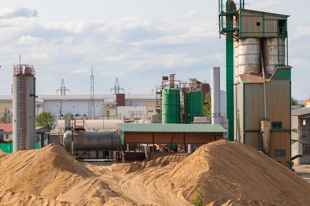 Fabryka cementu i góry piasku