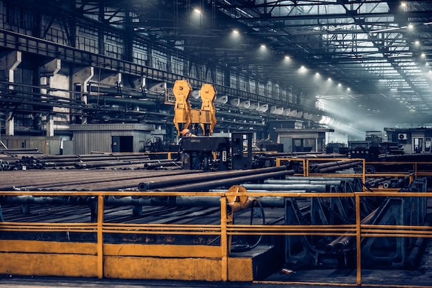 Fabryka żelaza i stali lub młyn rur znajdujący się w taganrogu na południu Rosji