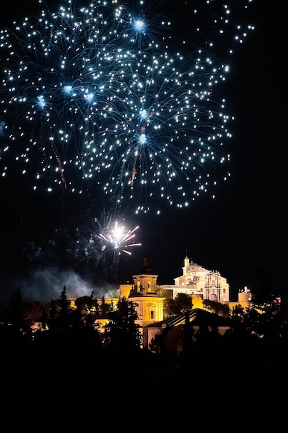 Fajerwerki nad zamkiem i pokaz sztucznych ogni