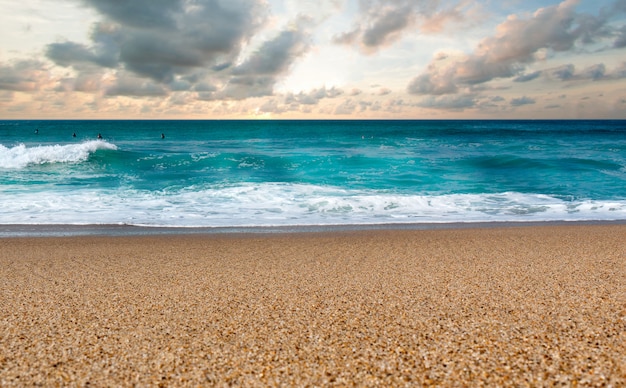 Fale oceanu na plaży Biarritz