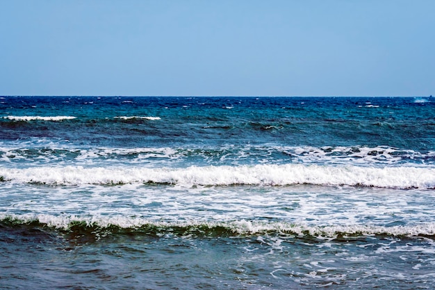 Fale Oceanu Ocean Indyjski Bali Indonezja Linia Horyzontu Oddzielająca Niebo Od Morza