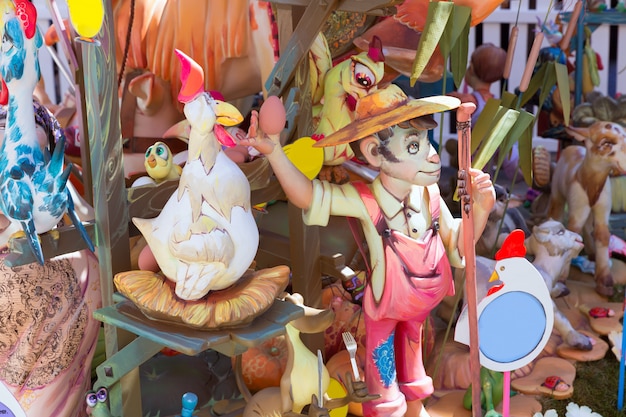 Fallas z Walencji w popularnych figurach Denia