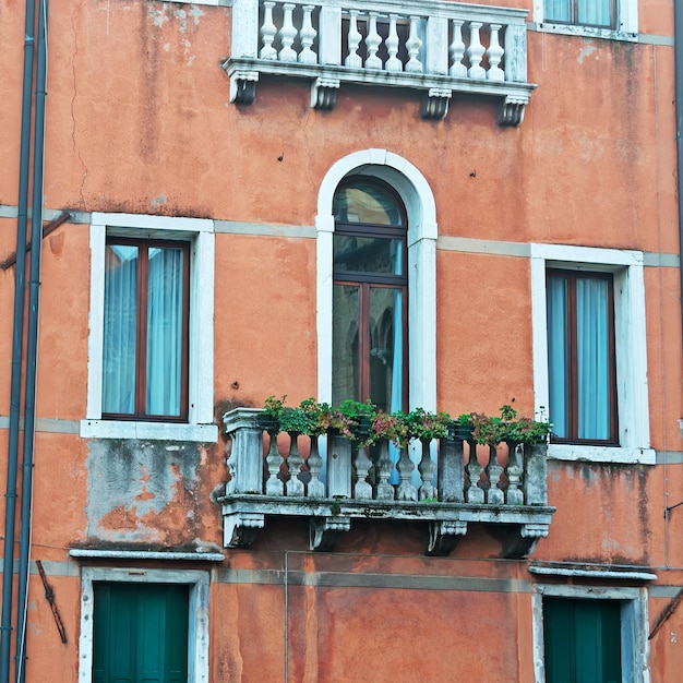 Fasada budynku w Wenecji we Włoszech