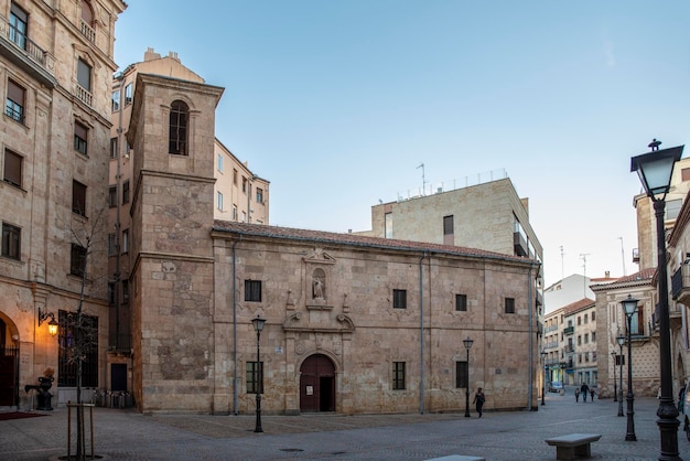 Fasada kościoła San Boal w historycznym centrum Salamanki