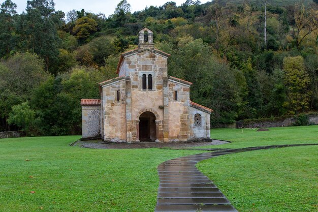 Fasada Kościoła San Salvador De Valdedios Asturia, Architektura Przedromańska, Hiszpania