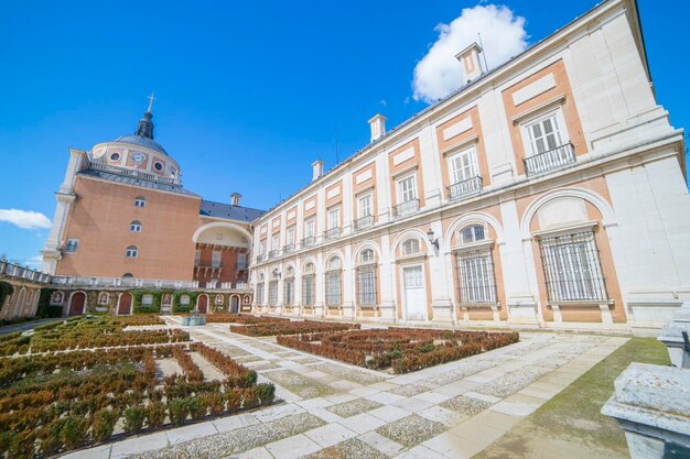 Fasada Pałacu Królewskiego w Aranjuez. Wspólnota Madrytu, Hiszpania. Jest to otwarta dla publiczności rezydencja króla Hiszpanii