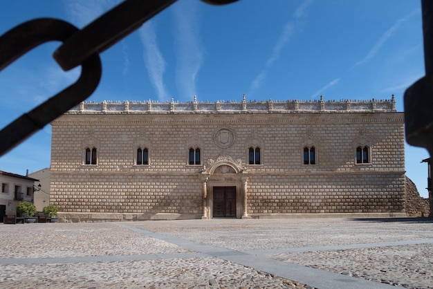 Fasada renesansowego pałacu Cogolludo Guadalajara Castilla la Mancha Hiszpania