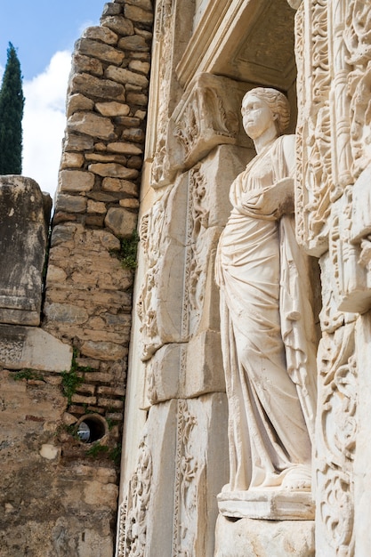 Fasada starożytnej Biblioteki Celsjusza w Efezie, Turcja