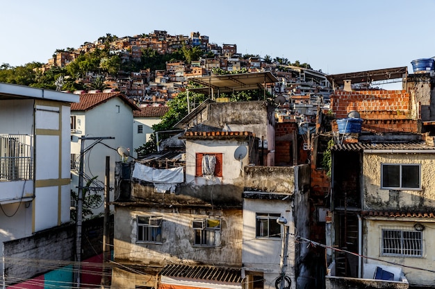 Zdjęcie favella w rio de janeiro w brazylii.