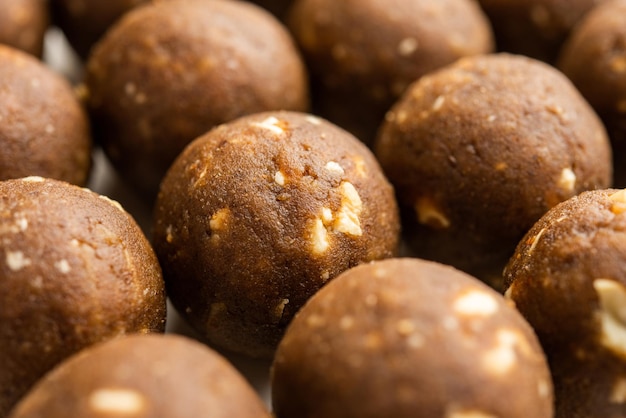 Fenugreek lub methi ke Laddu laddo lub laddoo lub słodkie kulki mithai do zwiększenia odporności w zimie