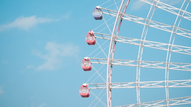 Ferris Koło Na Niebieskim Niebie