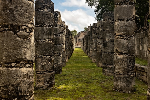 Filary Chichenitza ruiny starożytnego prekolumbijskiego miasta na Jukatanie w Meksyku